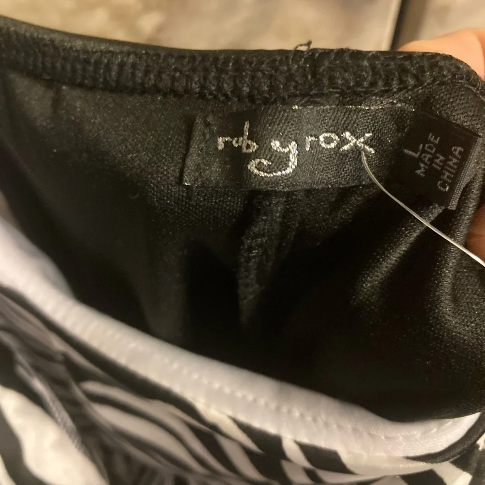 Ruby Rox Dress Large - Picture 2 of 3